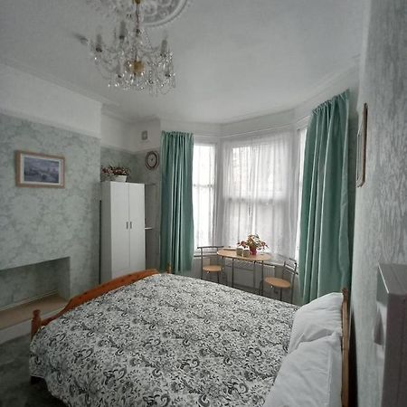 Mari London Holiday Room 일포드 외부 사진