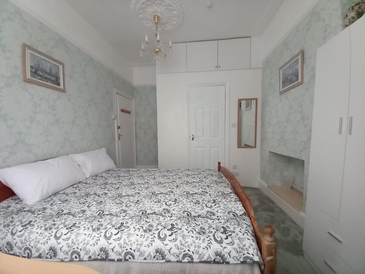 Mari London Holiday Room 일포드 외부 사진
