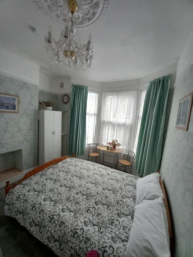 Mari London Holiday Room 일포드 외부 사진