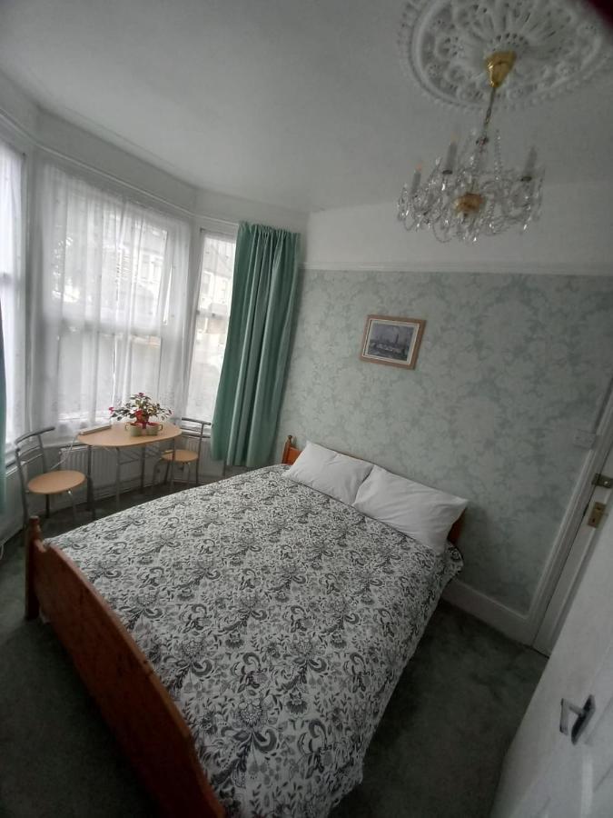 Mari London Holiday Room 일포드 외부 사진
