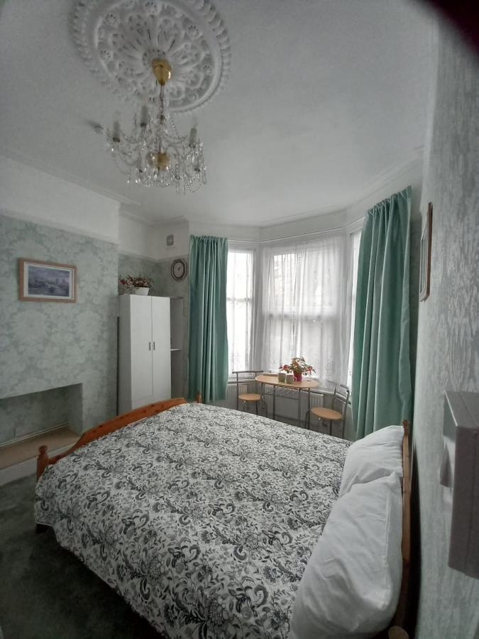 Mari London Holiday Room 일포드 외부 사진