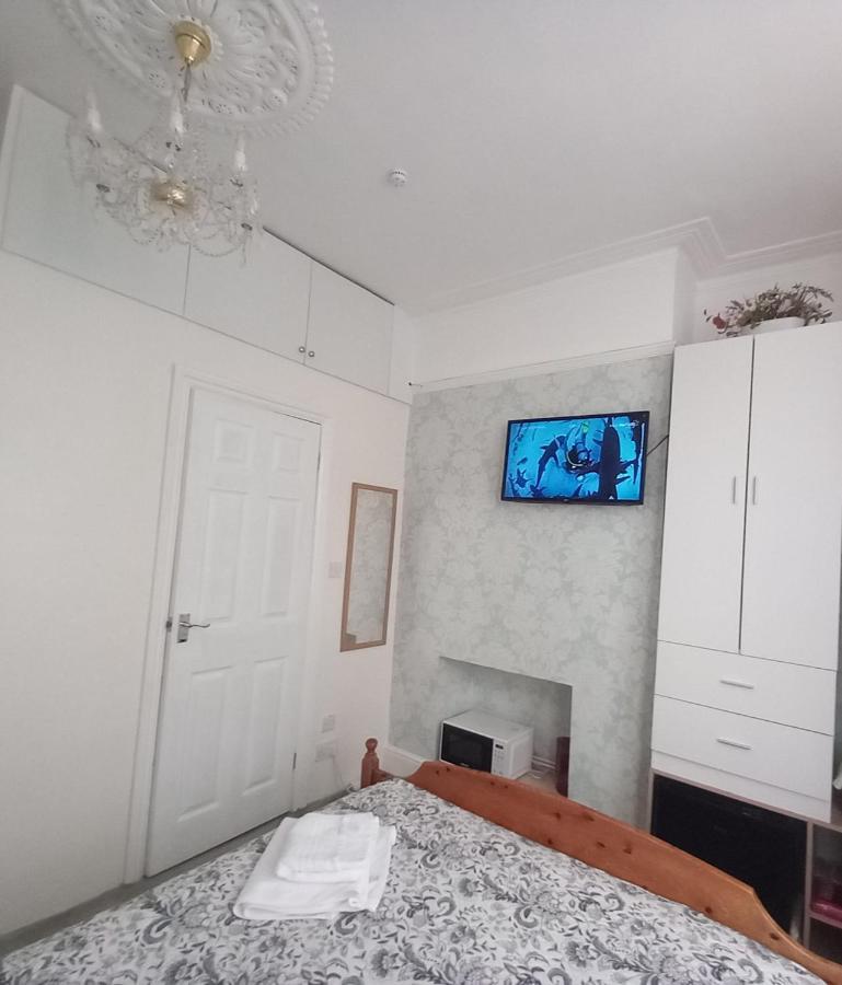 Mari London Holiday Room 일포드 외부 사진